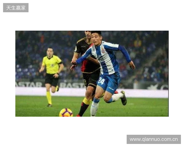 西班牙名嘴：维尼在替补席发笑不职业，在哪都该被开除