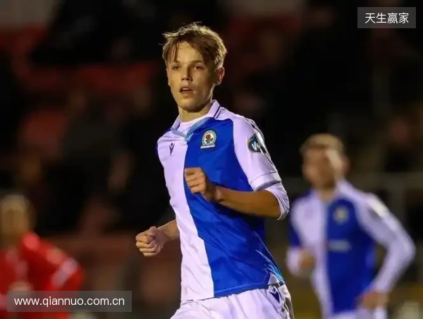 邮报：阿森纳正与布莱克本流浪者就17岁前锋蒂容进行谈判